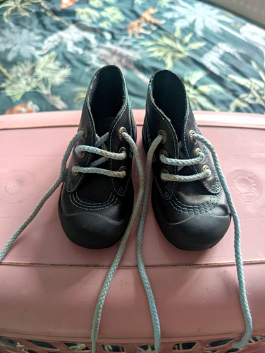 Kickers kick kids - lo,